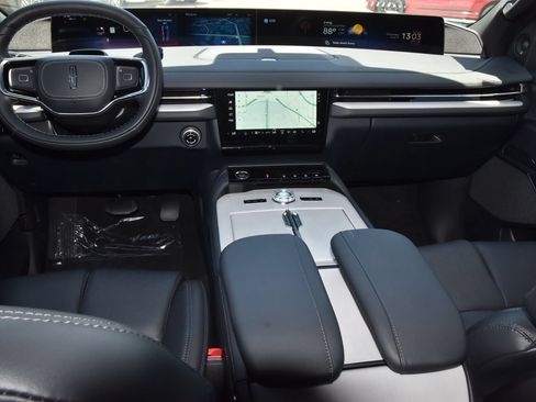 New 2026 Lincoln Navigator Reserve w/ Jet Appearance Package AWD/4WD image 17