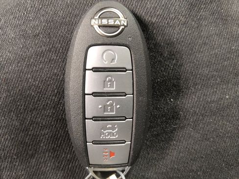 Used 2021 Nissan Versa SV FWD image 32