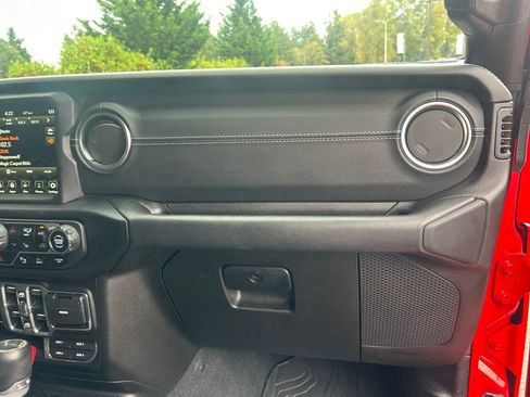 Used 2020 Jeep Gladiator Overland image 26