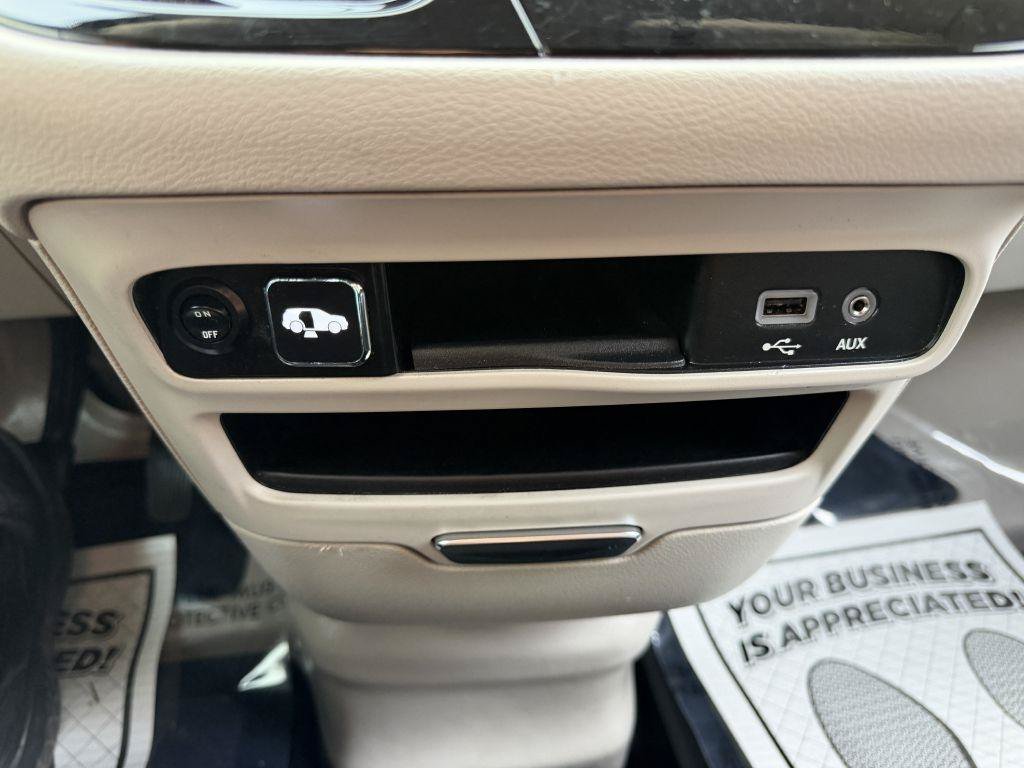Used 2020 Chrysler Pacifica Touring-L FWD image 32