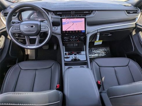 New 2025 Jeep Grand Cherokee Limited w/ Luxury Tech Group II image 23