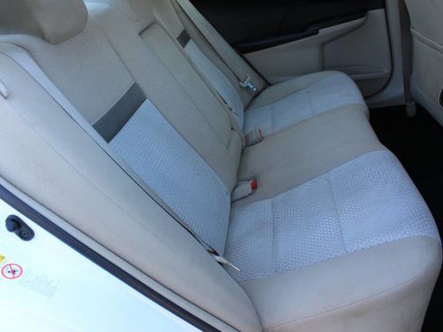 Used 2012 Toyota Camry LE image 18