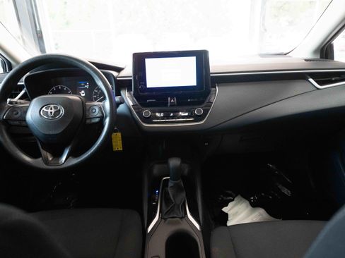 Used 2025 Toyota Corolla LE FWD image 20