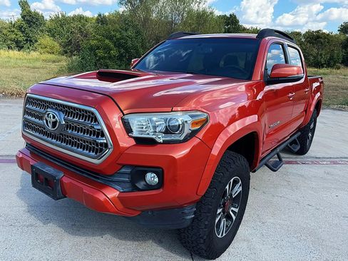 Used 2016 Toyota Tacoma TRD Sport w/ Towing Package RWD image 10
