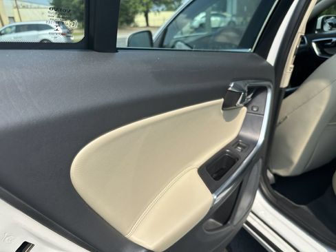 Used 2017 Volvo V60 T5 Premier w/ Convenience Package FWD image 31