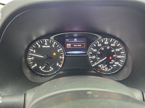 Used 2017 Nissan Pathfinder SV image 19