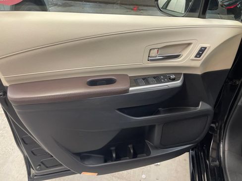 Certified 2022 Toyota Sienna Platinum AWD/4WD image 14