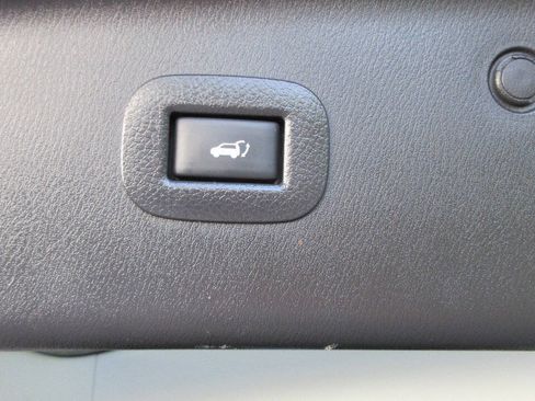 Used 2020 Nissan Armada SL w/ Premium Package RWD image 25