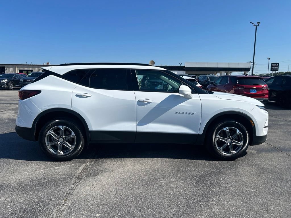 Used 2024 Chevrolet Blazer LT w/ Convenience Package FWD image 2