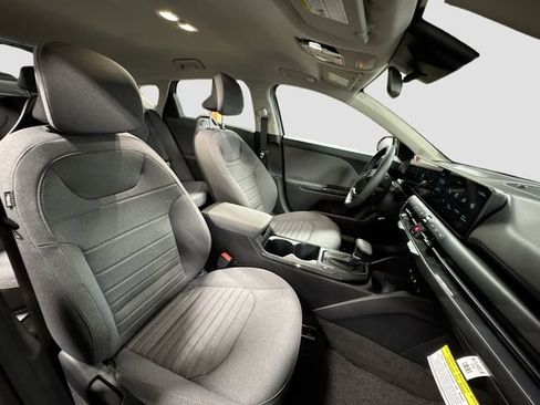 Used 2025 Kia K4 EX image 26