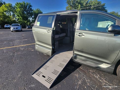 Used 2020 Toyota Sienna LE FWD image 22