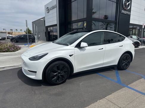 Used 2024 Tesla Model Y Long Range image 5