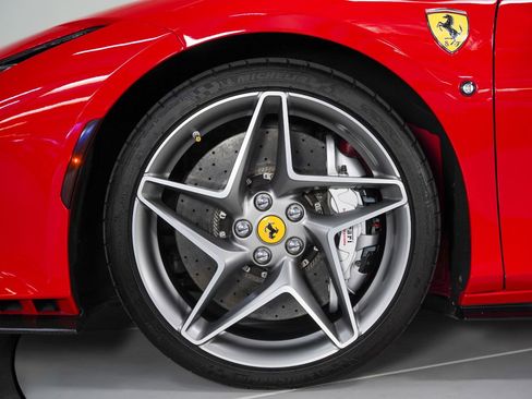 Used 2021 Ferrari F8 Tributo RWD image 18