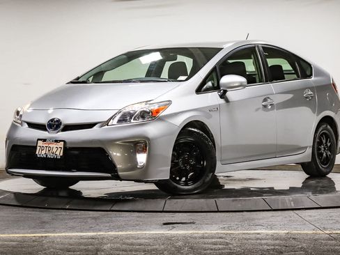 Used 2015 Toyota Prius Two FWD image 1