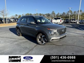 Used 2025 Hyundai Venue SEL video 1