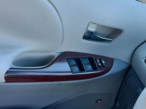 Used 2011 Toyota Sienna XLE w/ XLE Navigation Pkg image 18