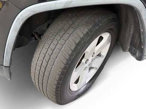 Used 2012 Jeep Grand Cherokee Laredo RWD image 9