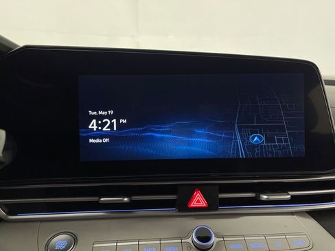 Used 2025 Hyundai Elantra Limited FWD image 22