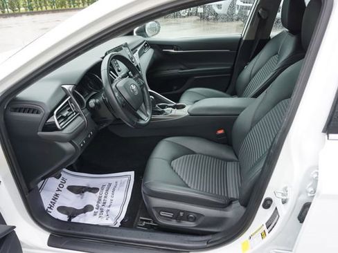 Used 2022 Toyota Camry SE w/ Convenience Package image 19