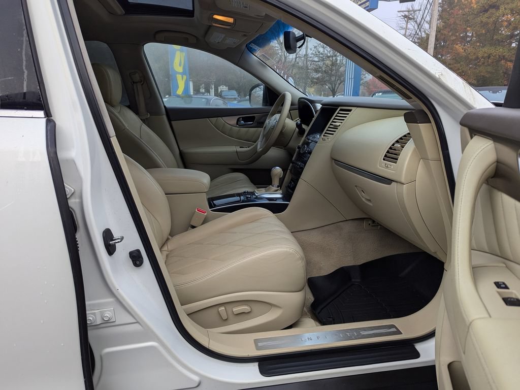Used 2010 INFINITI FX35 AWD w/ Navigation Pkg image 30
