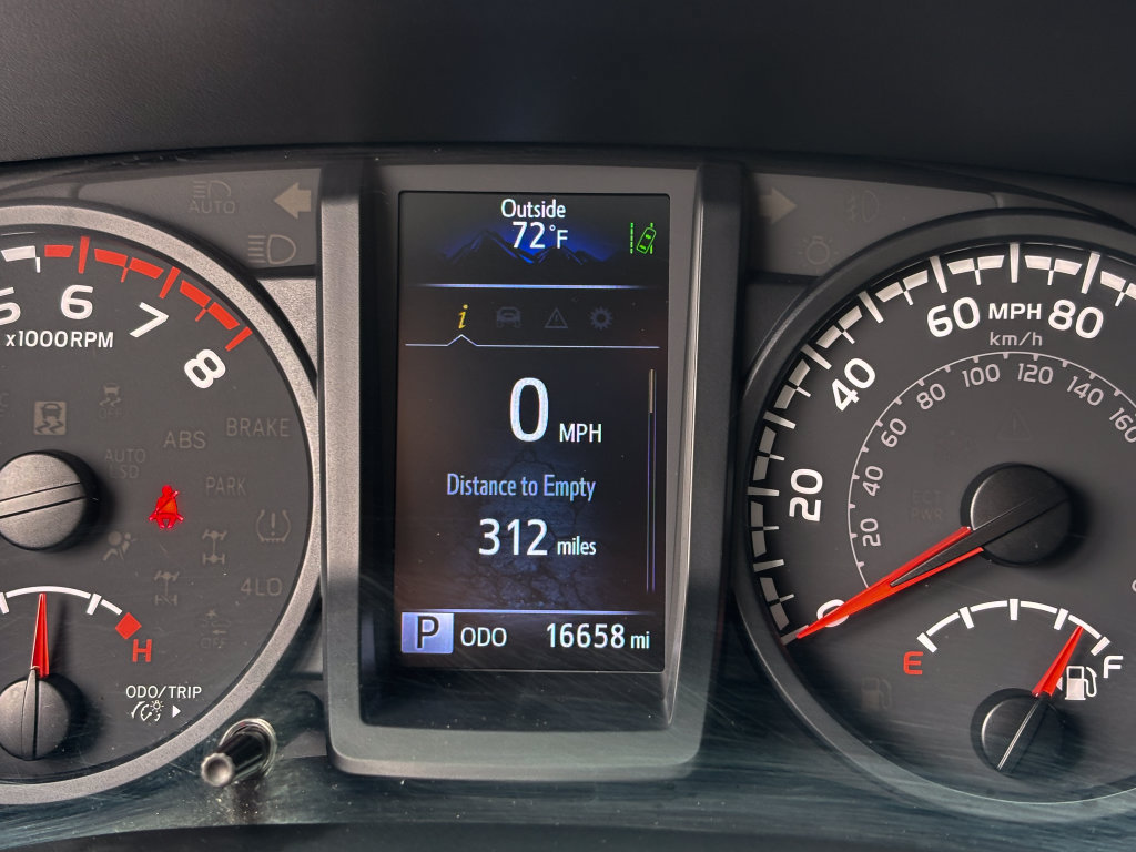 Used 2022 Toyota Tacoma SR w/ SR Convenience Package RWD image 31