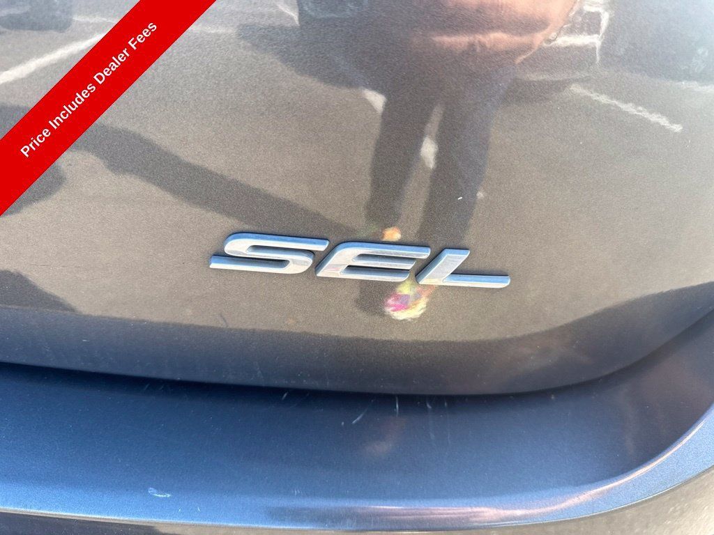 Used 2017 Ford Edge SEL w/ Equipment Group 201A FWD image 9