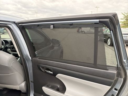 Used 2021 Toyota Highlander XLE AWD/4WD image 56