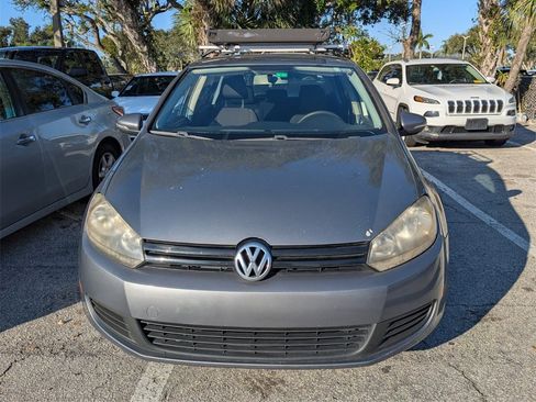 Used 2011 Volkswagen Golf 4-Door image 2
