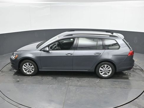 Used 2016 Volkswagen Golf S image 32