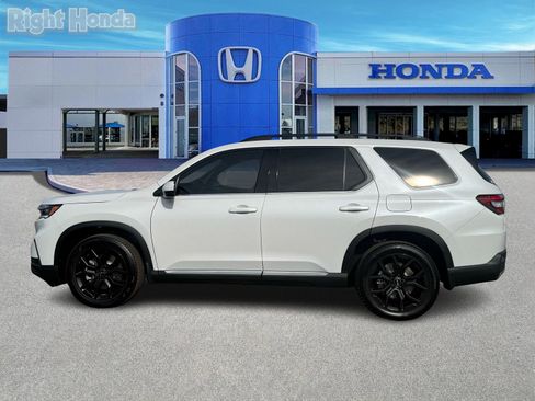Used 2025 Honda Pilot Touring image 3