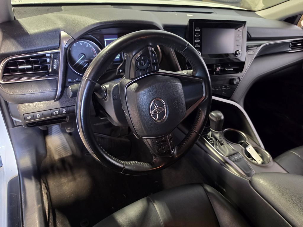 Used 2022 Toyota Camry SE FWD image 4