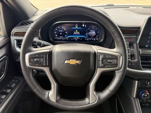 Used 2023 Chevrolet Suburban Premier image 20