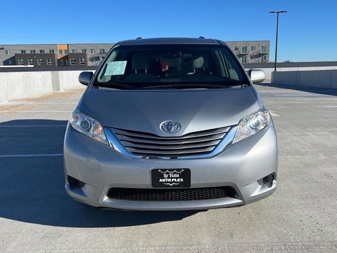 Used 2015 Toyota Sienna LE image 11