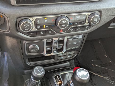 Used 2024 Jeep Wrangler Sport S image 23