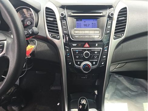 Used 2016 Hyundai Elantra GT FWD image 14