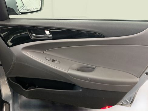 Used 2012 Hyundai Sonata Limited w/ Navigation Pkg image 34