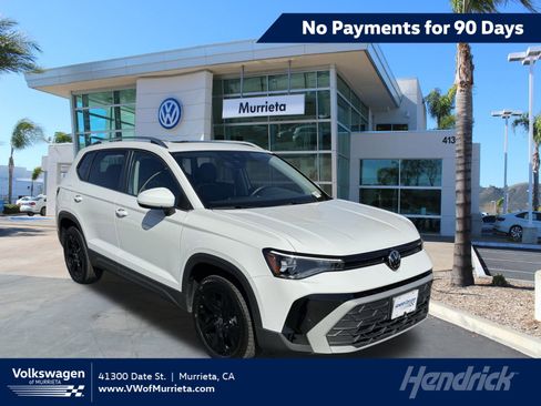 Used 2025 Volkswagen Taos SE image 1