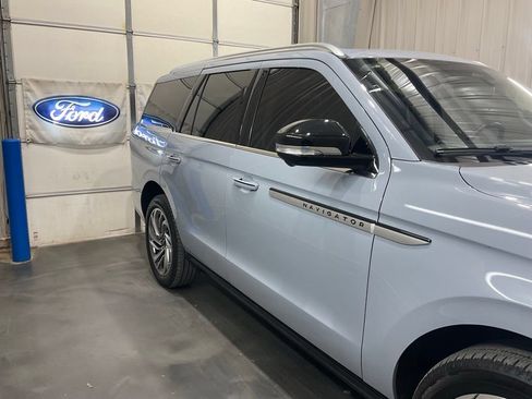 Used 2025 Lincoln Navigator Reserve AWD/4WD image 5
