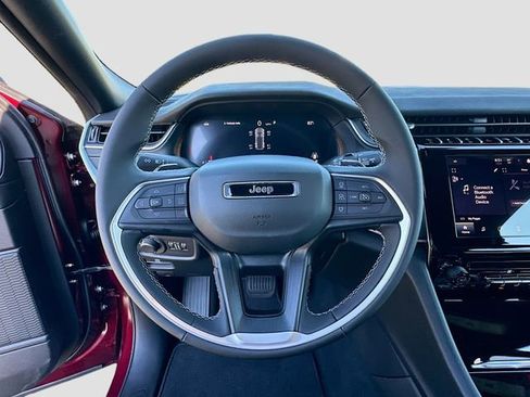 New 2025 Jeep Grand Cherokee Laredo image 7