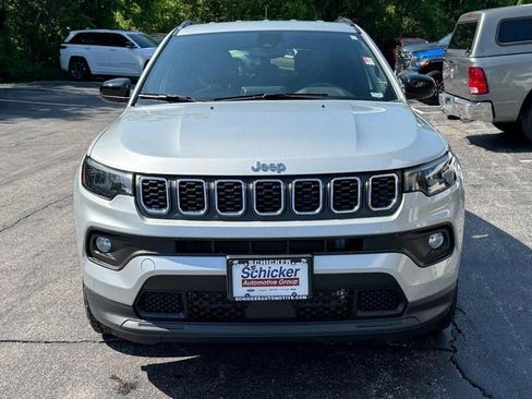 Used 2025 Jeep Compass Latitude AWD/4WD image 10