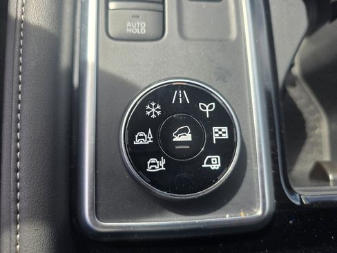 Used 2025 Nissan Pathfinder SV AWD/4WD image 26