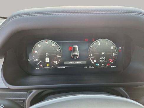 Used 2024 Land Rover Defender 130 X-Dynamic SE image 37