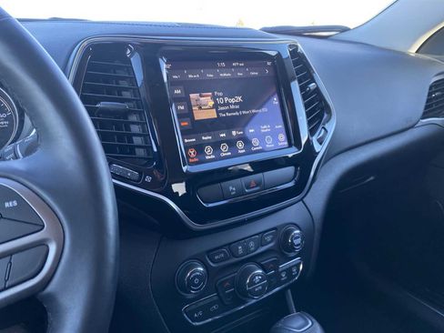 Used 2019 Jeep Cherokee Limited image 18