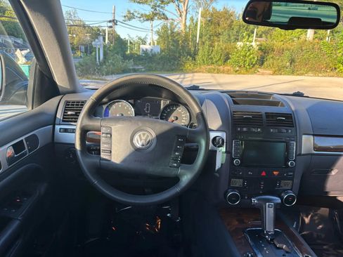 Used 2009 Volkswagen Touareg VR6 image 25