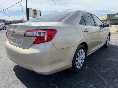 Used 2012 Toyota Camry LE image 5