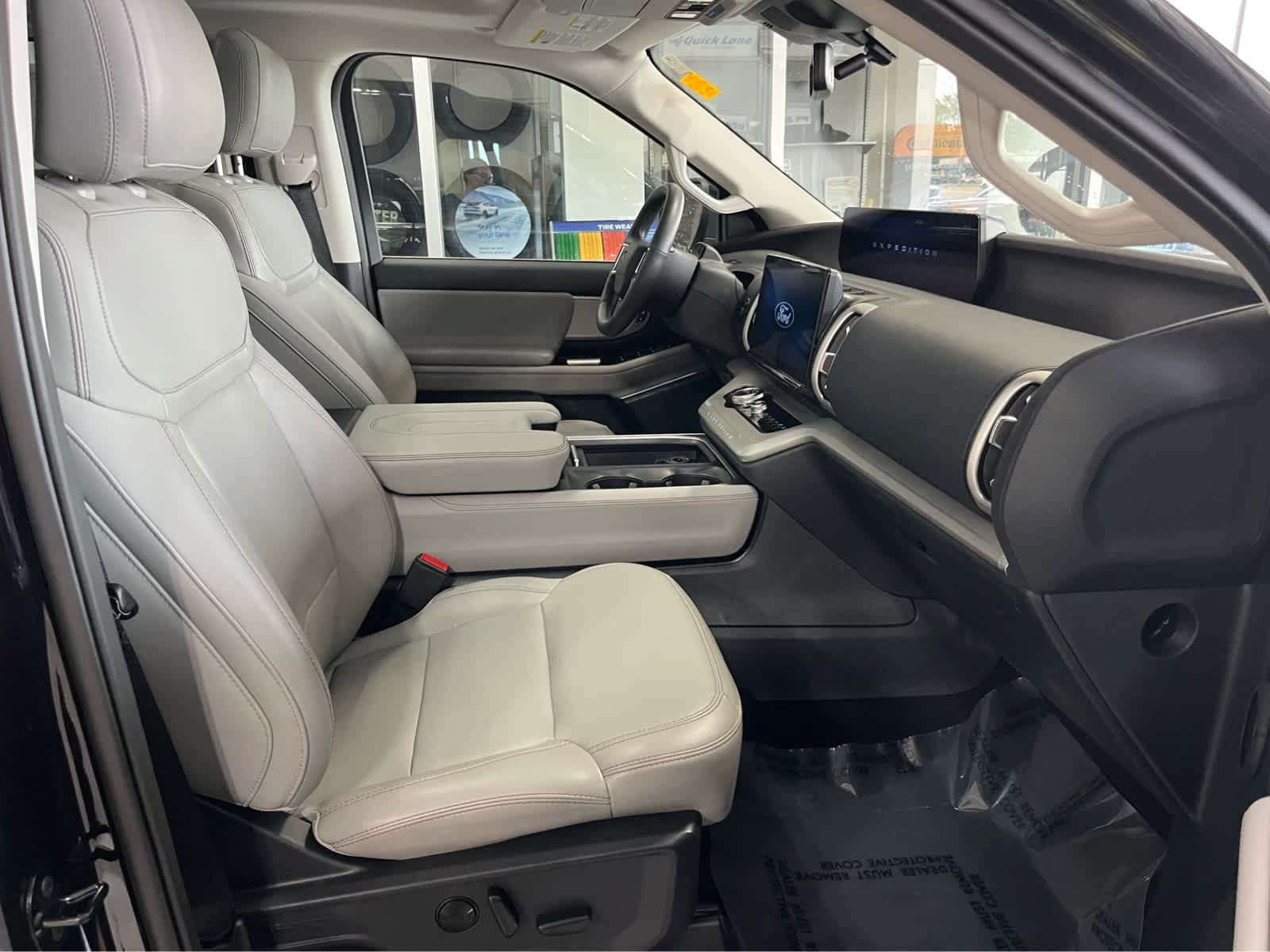 Certified 2025 Ford Expedition Active AWD/4WD image 38