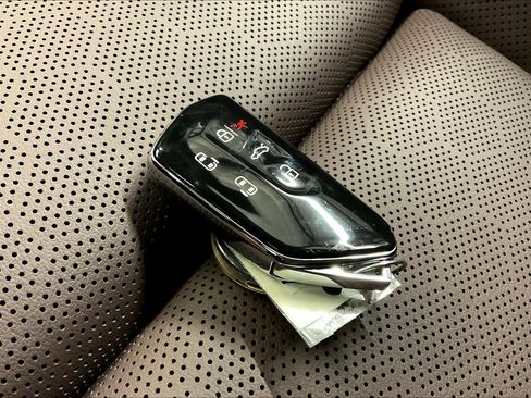 New 2025 Volkswagen ID. Buzz Pro S image 32