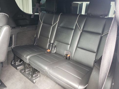 Used 2023 Cadillac Escalade ESV Premium Luxury image 33