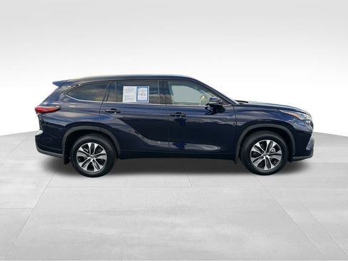 Used 2021 Toyota Highlander XLE image 8