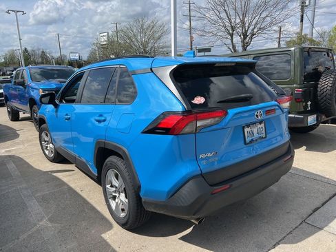 Used 2020 Toyota RAV4 LE w/ Carpet Mat Package image 4